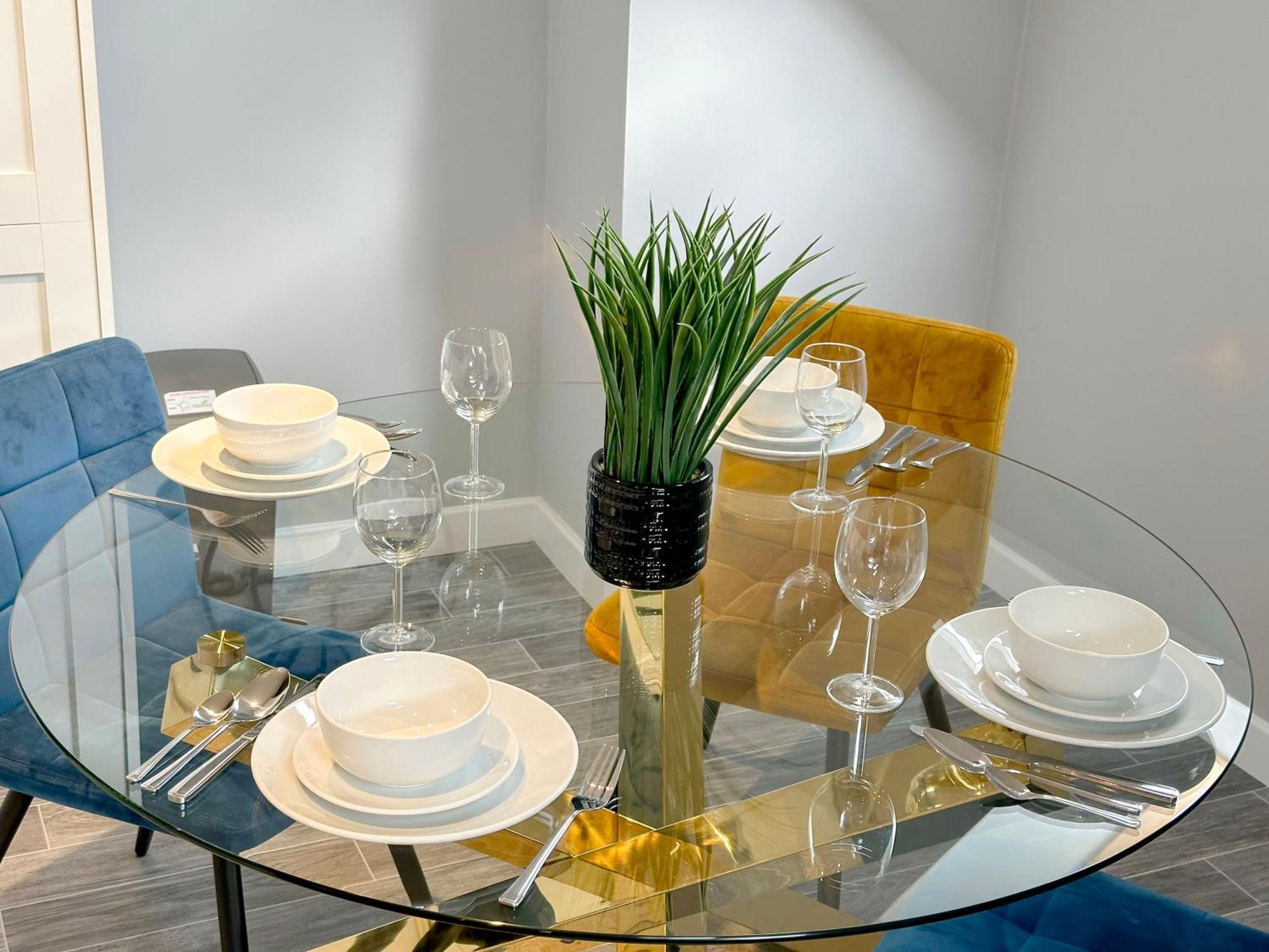 Luxury Boutique Apartments Block Free Street Parking 하운슬로우 외부 사진