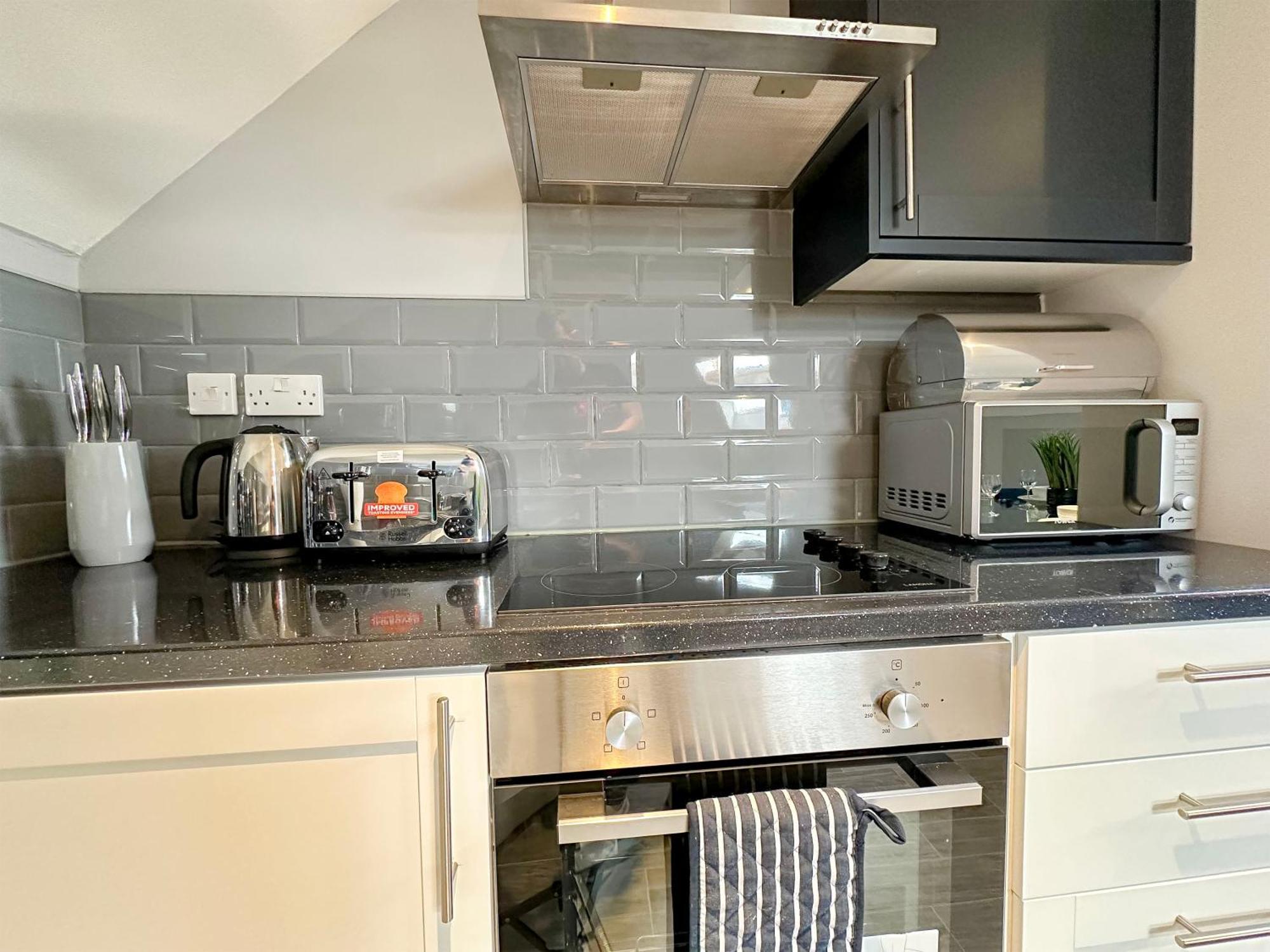 Luxury Boutique Apartments Block Free Street Parking 하운슬로우 외부 사진