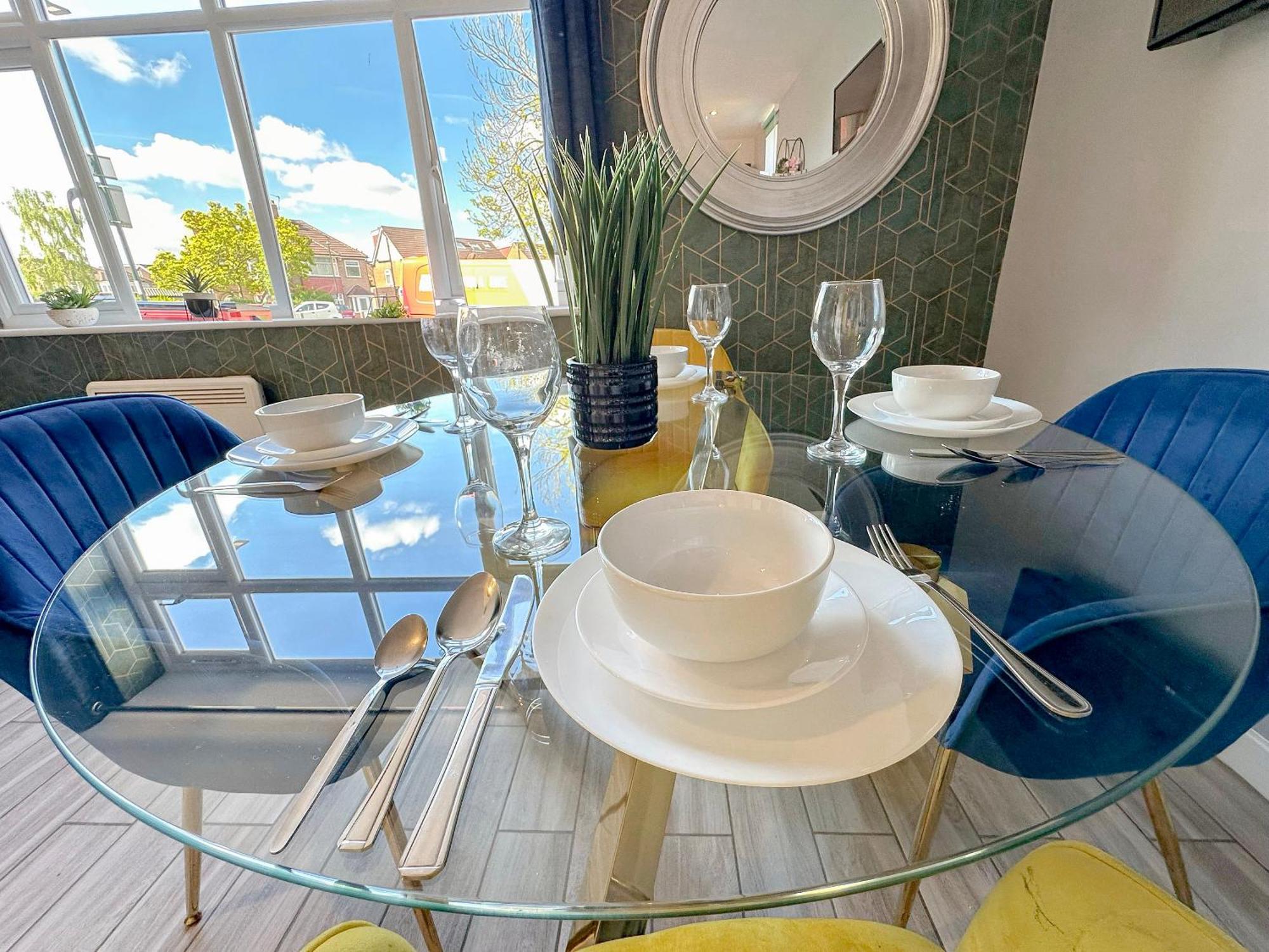 Luxury Boutique Apartments Block Free Street Parking 하운슬로우 외부 사진