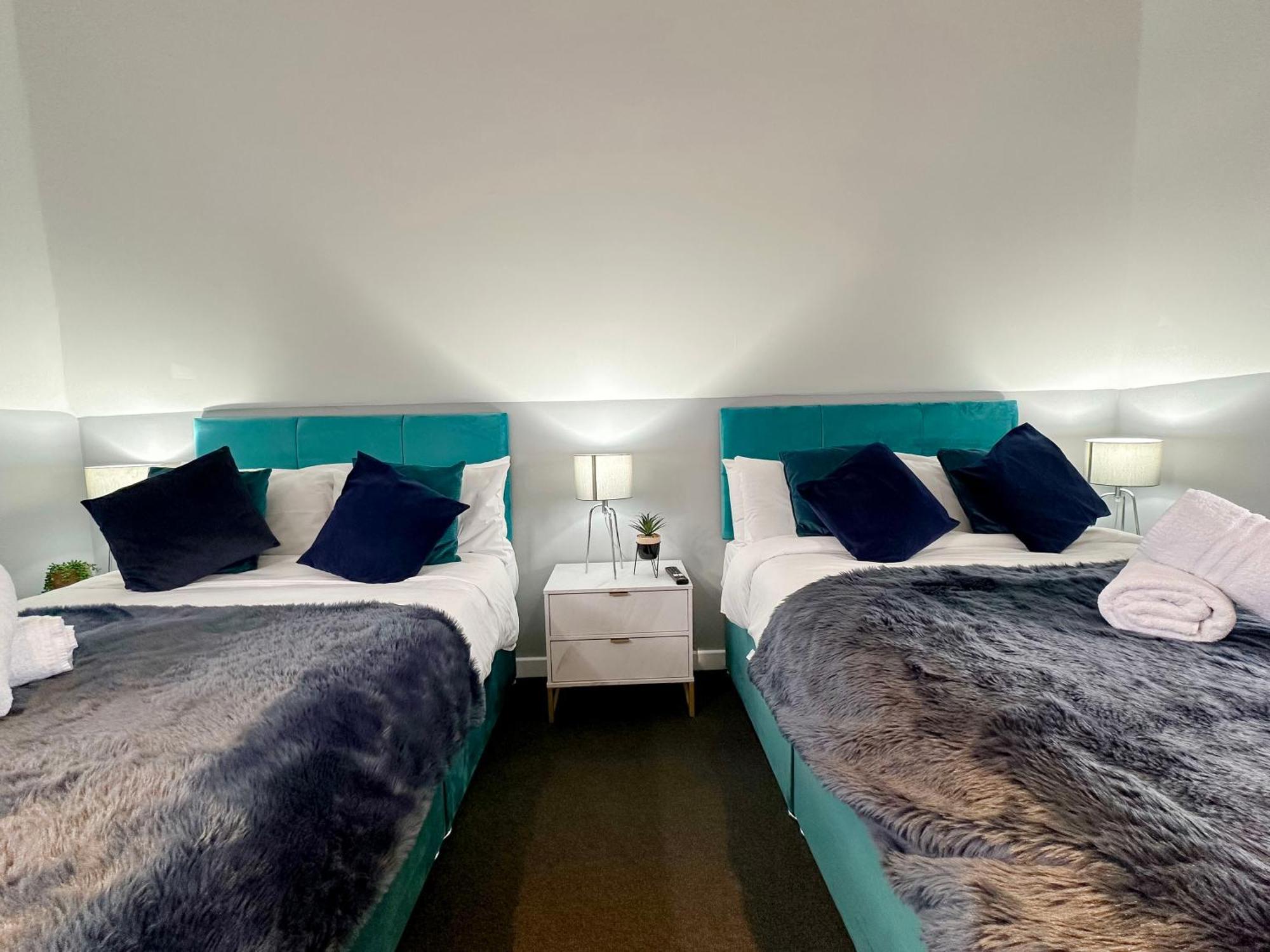 Luxury Boutique Apartments Block Free Street Parking 하운슬로우 외부 사진