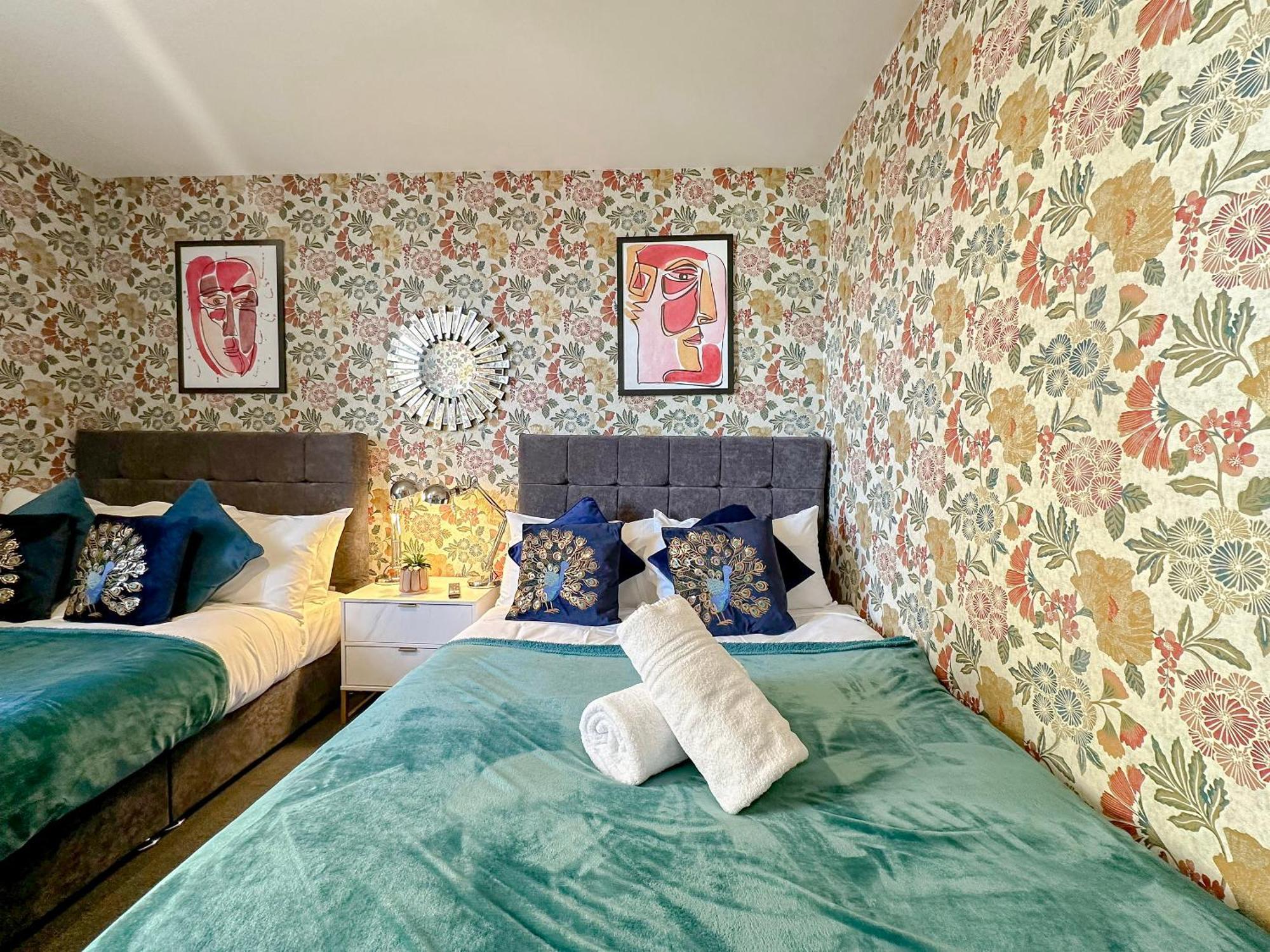 Luxury Boutique Apartments Block Free Street Parking 하운슬로우 외부 사진