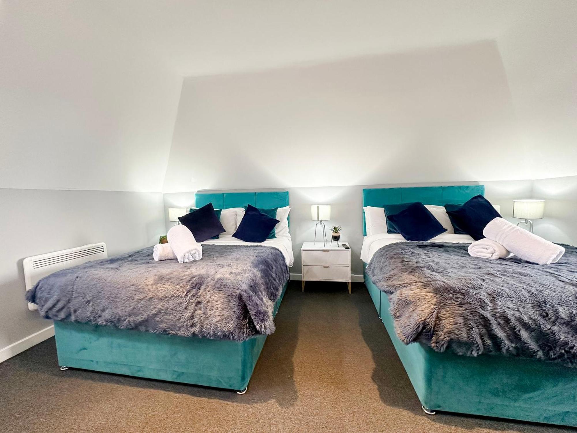 Luxury Boutique Apartments Block Free Street Parking 하운슬로우 외부 사진