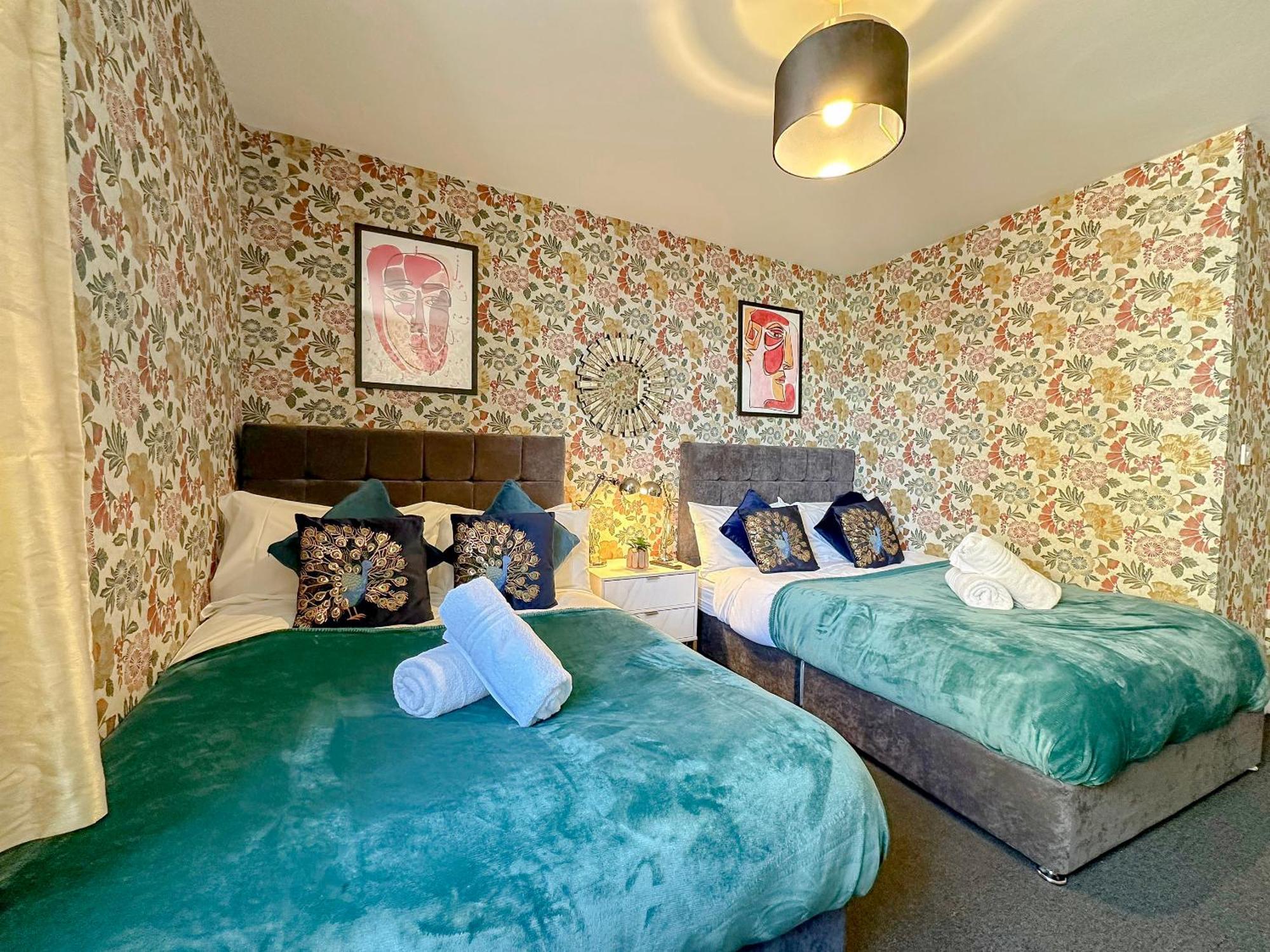 Luxury Boutique Apartments Block Free Street Parking 하운슬로우 외부 사진