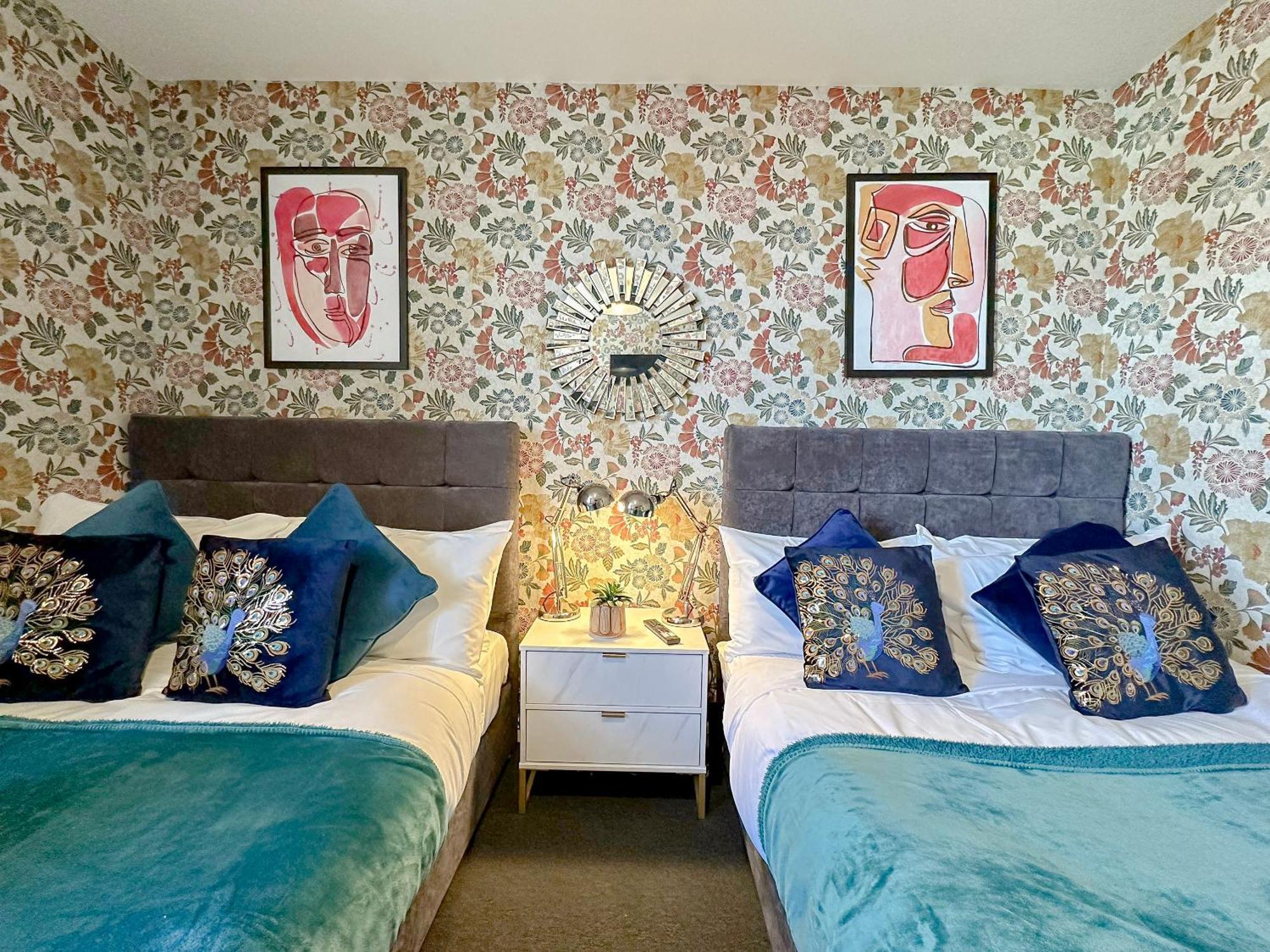 Luxury Boutique Apartments Block Free Street Parking 하운슬로우 외부 사진