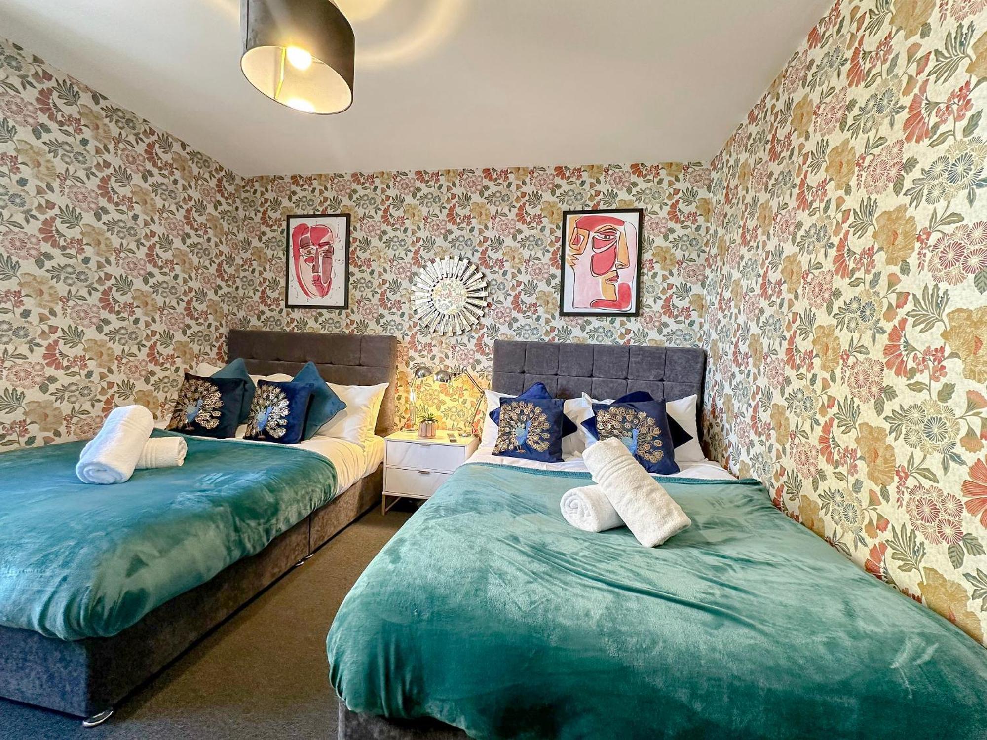 Luxury Boutique Apartments Block Free Street Parking 하운슬로우 외부 사진