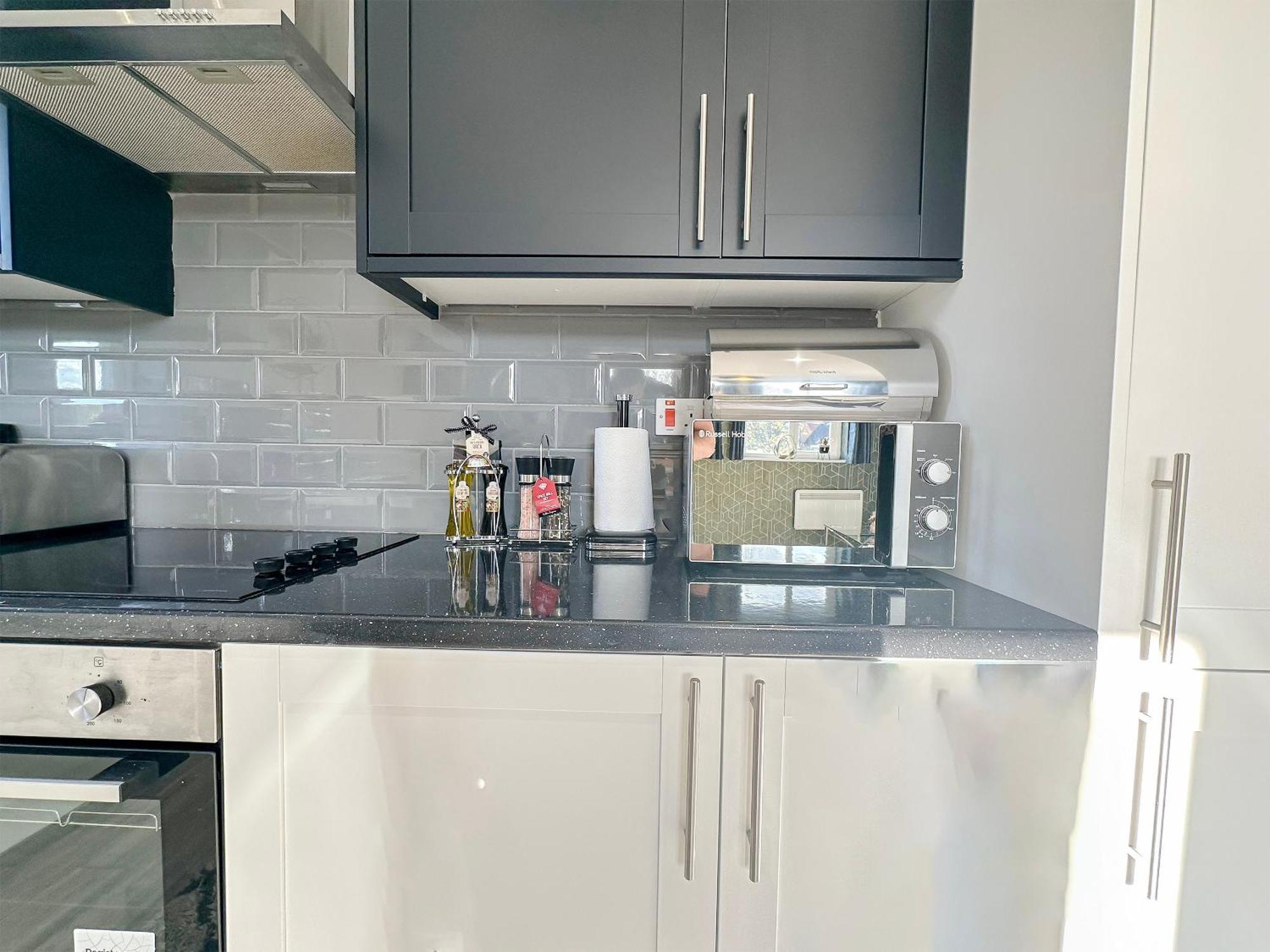 Luxury Boutique Apartments Block Free Street Parking 하운슬로우 외부 사진
