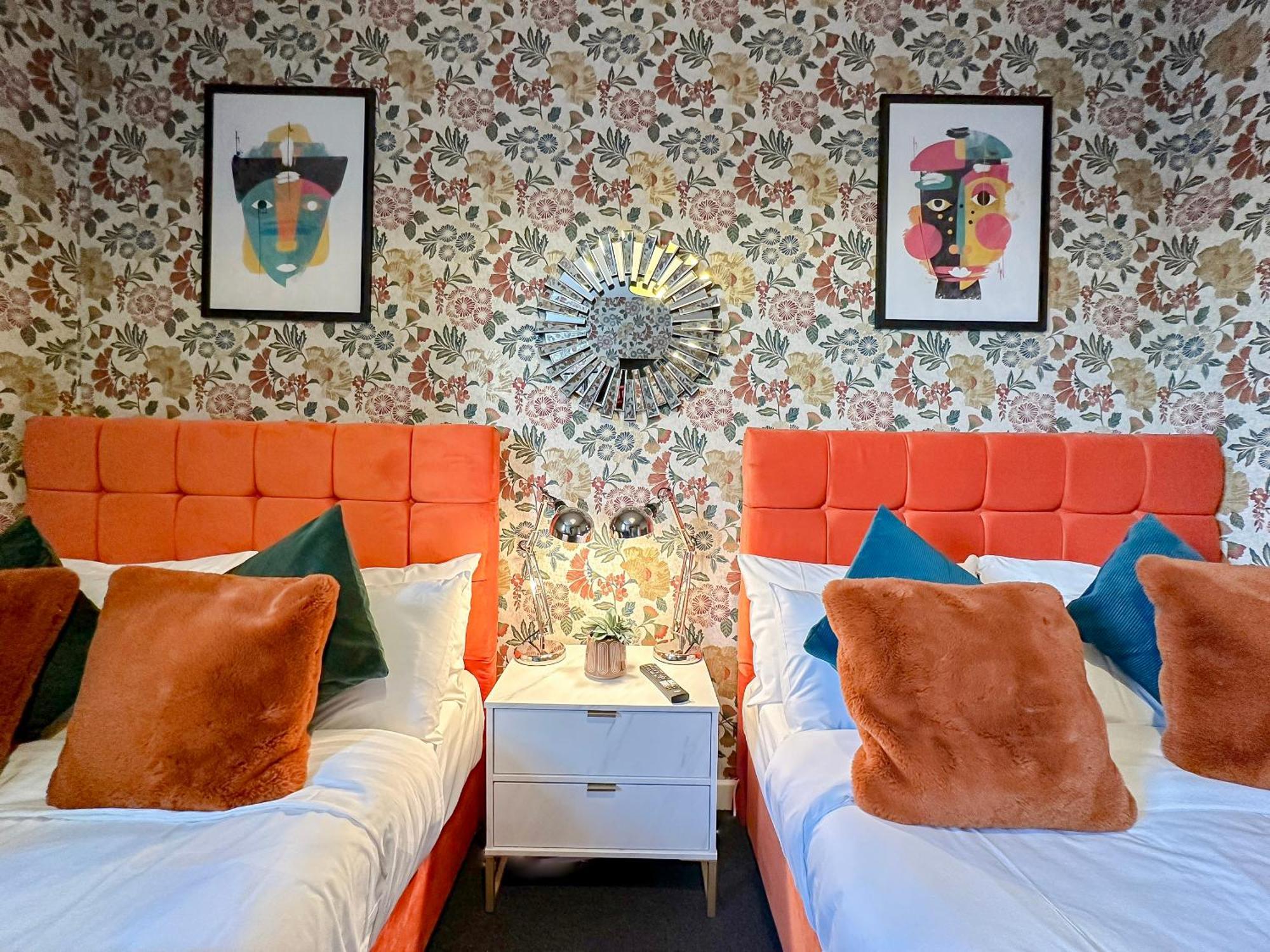 Luxury Boutique Apartments Block Free Street Parking 하운슬로우 외부 사진