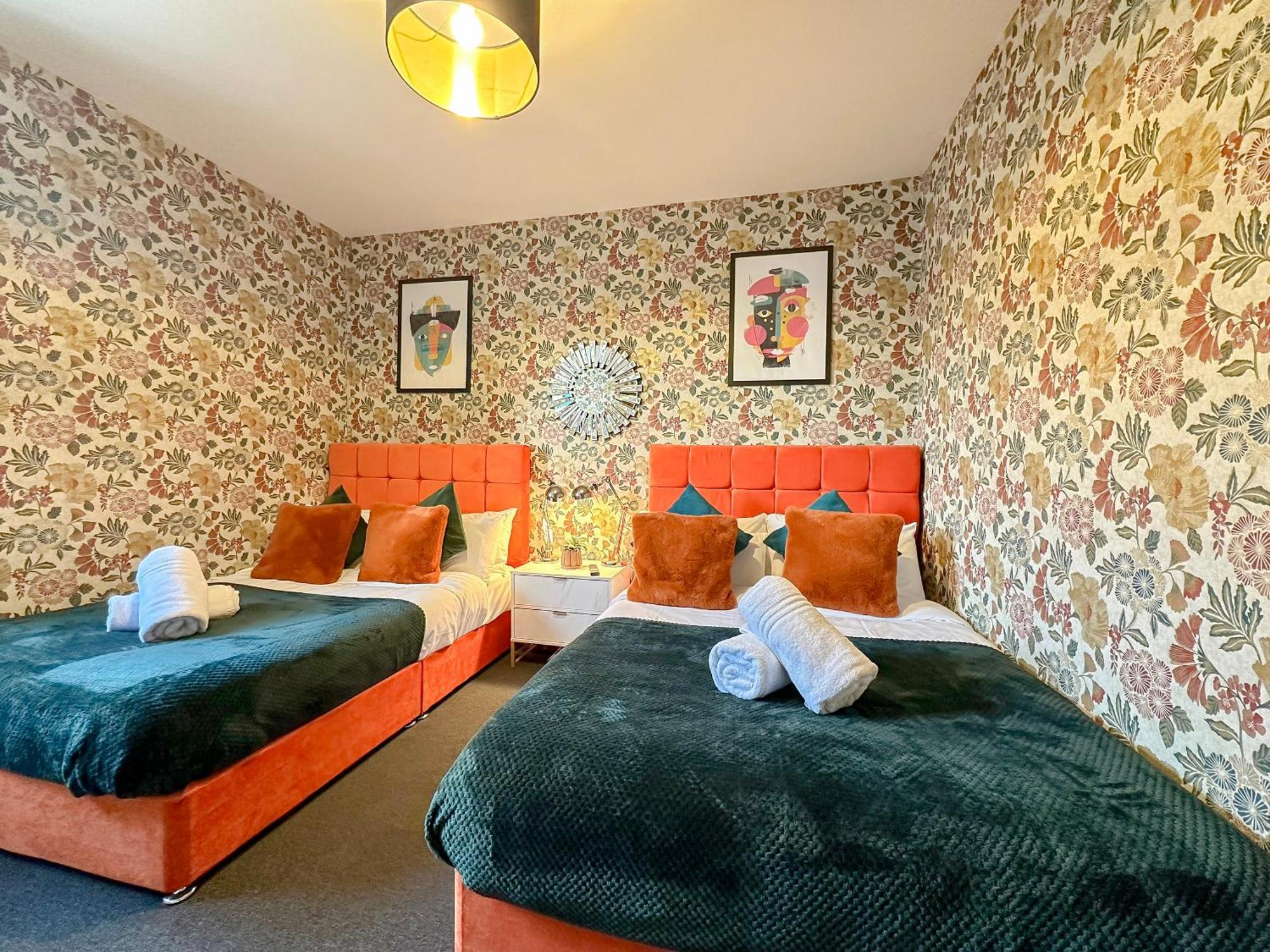 Luxury Boutique Apartments Block Free Street Parking 하운슬로우 외부 사진