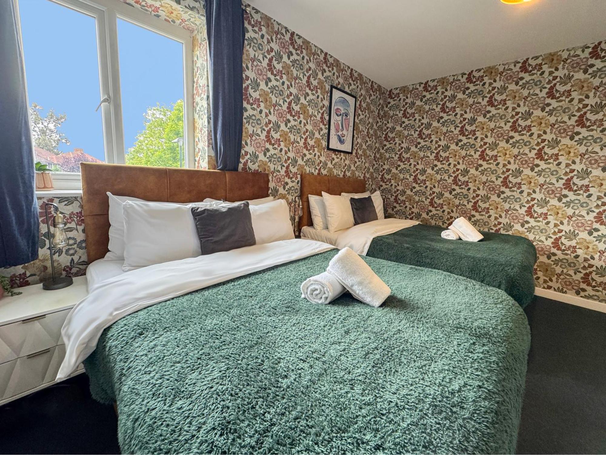 Luxury Boutique Apartments Block Free Street Parking 하운슬로우 외부 사진