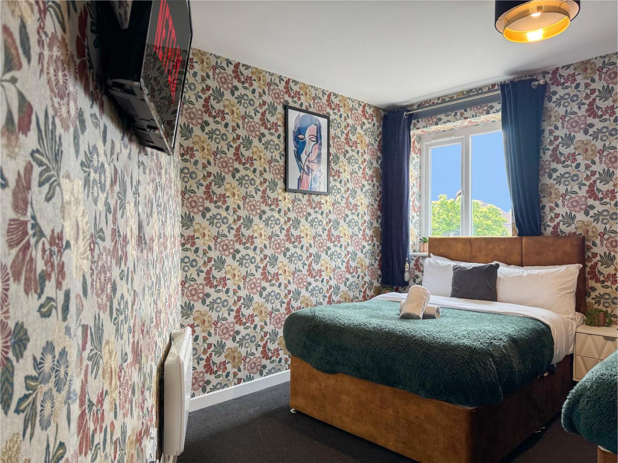 Luxury Boutique Apartments Block Free Street Parking 하운슬로우 외부 사진