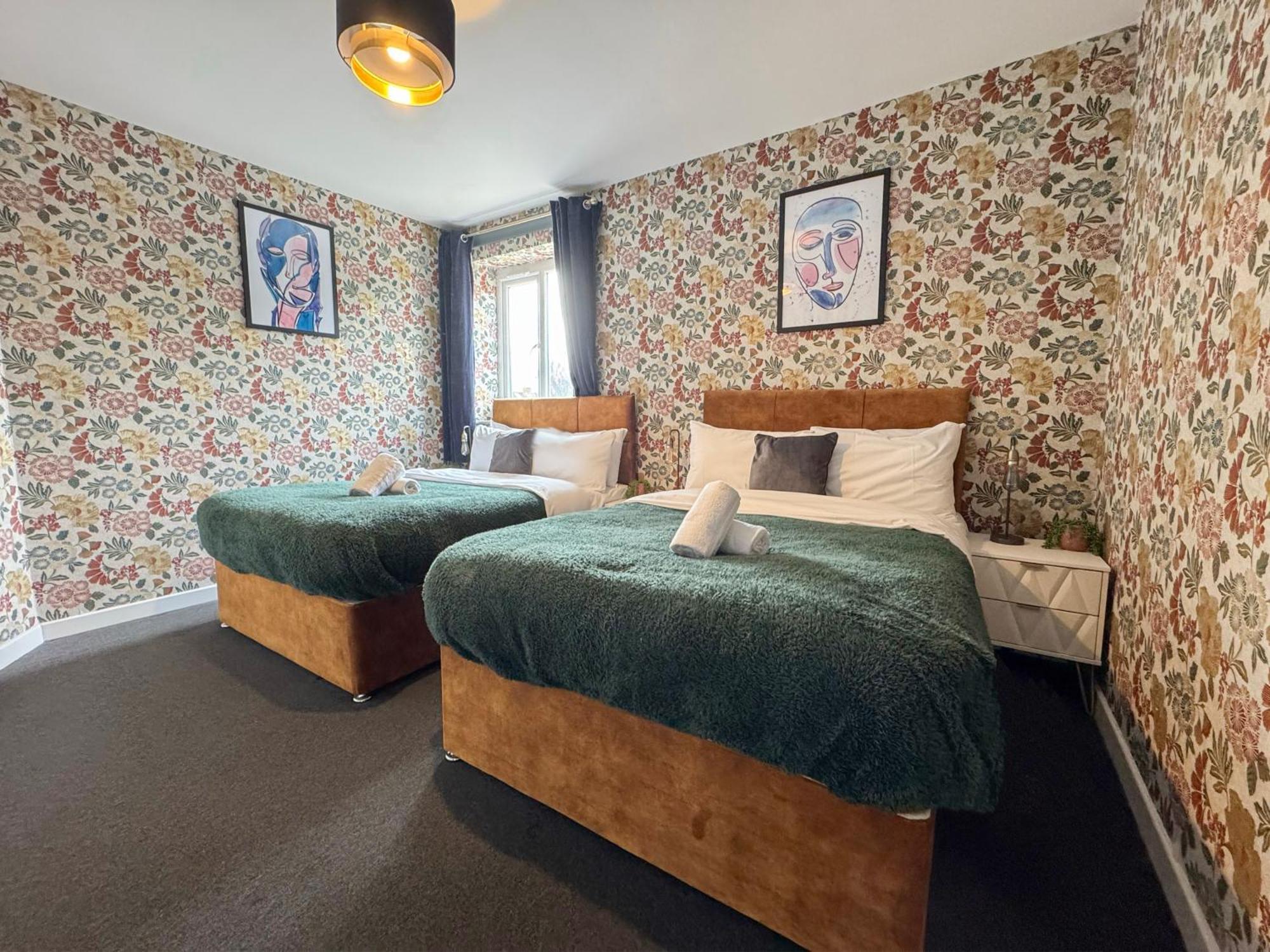 Luxury Boutique Apartments Block Free Street Parking 하운슬로우 외부 사진
